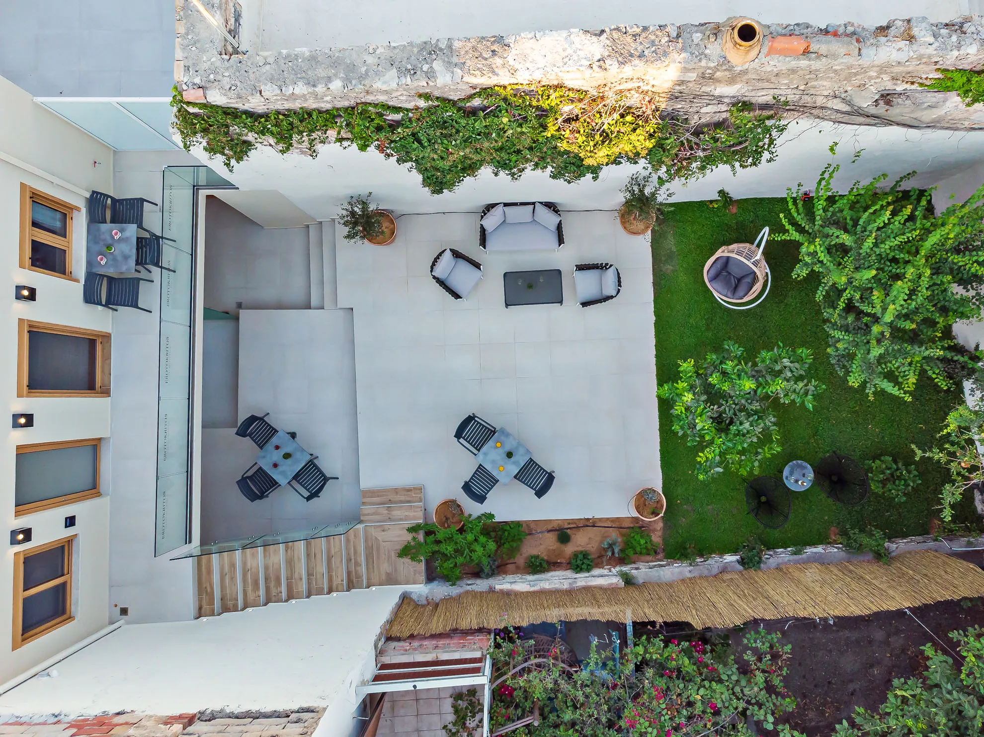 Erotokritos Suites Reception and Garden